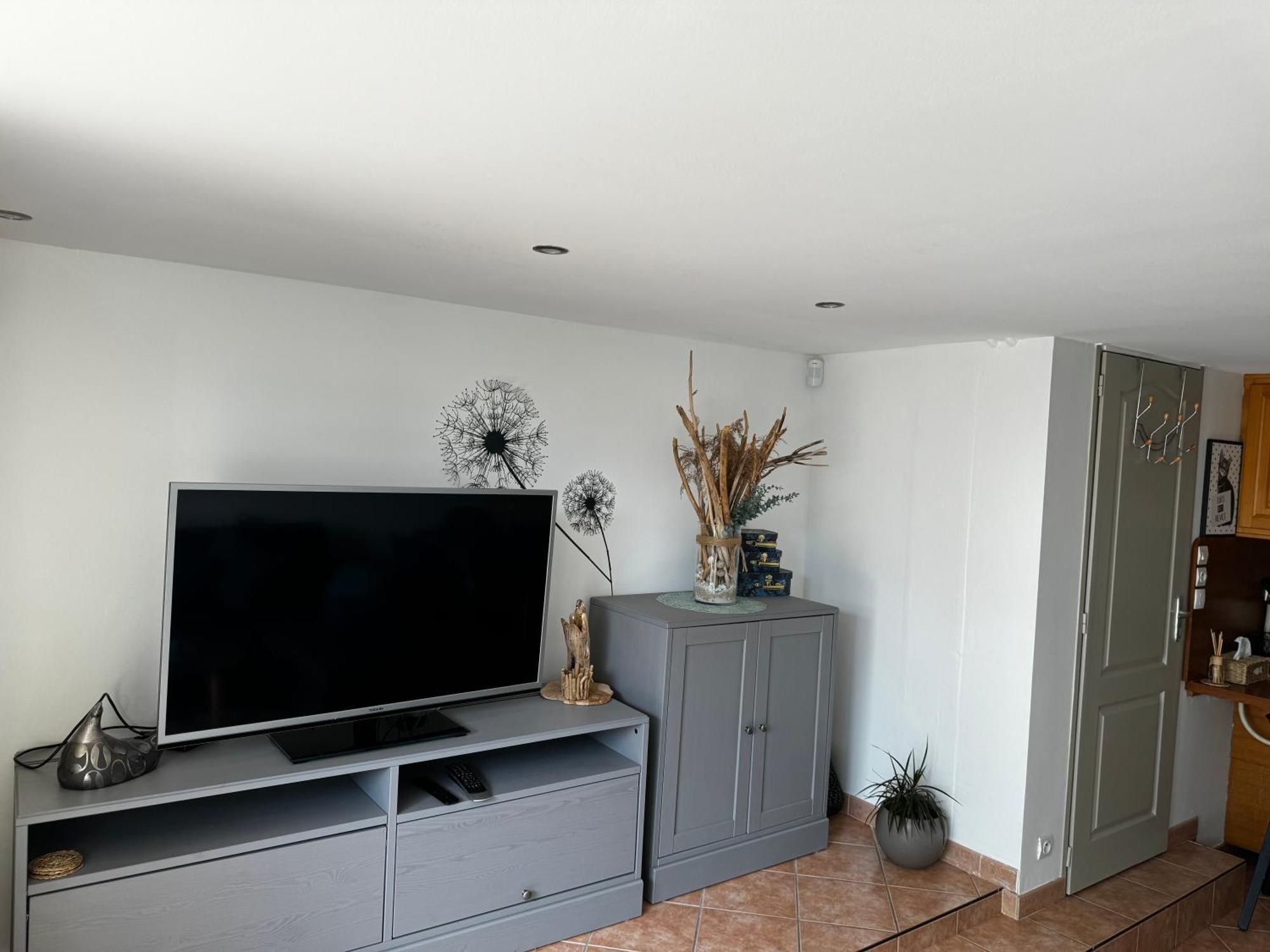 Au Calme Dans Maison En Rez De Jardin A 2,2 Kms Du Groupama Stadium Et Salle Ldlc Arena Apartment