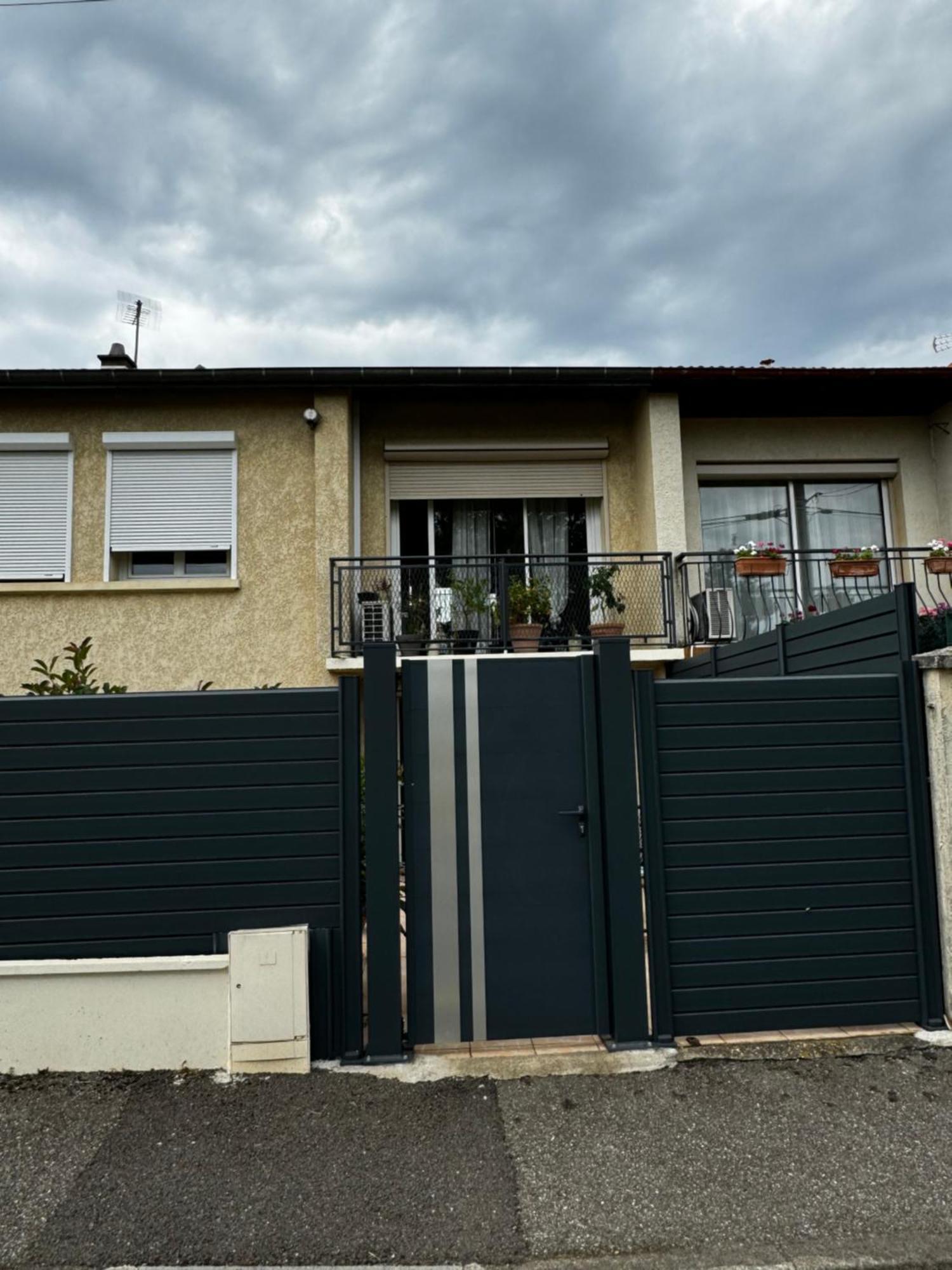 Au Calme Dans Maison En Rez De Jardin A 2,2 Kms Du Groupama Stadium Et Salle Ldlc Arena *