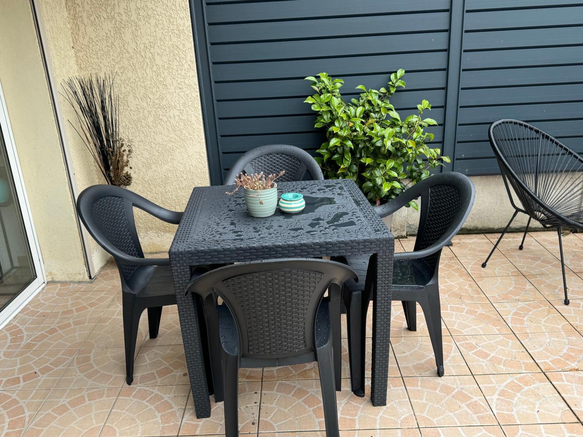 Au Calme Dans Maison En Rez De Jardin A 2,2 Kms Du Groupama Stadium Et Salle Ldlc Arena * Meyzieu