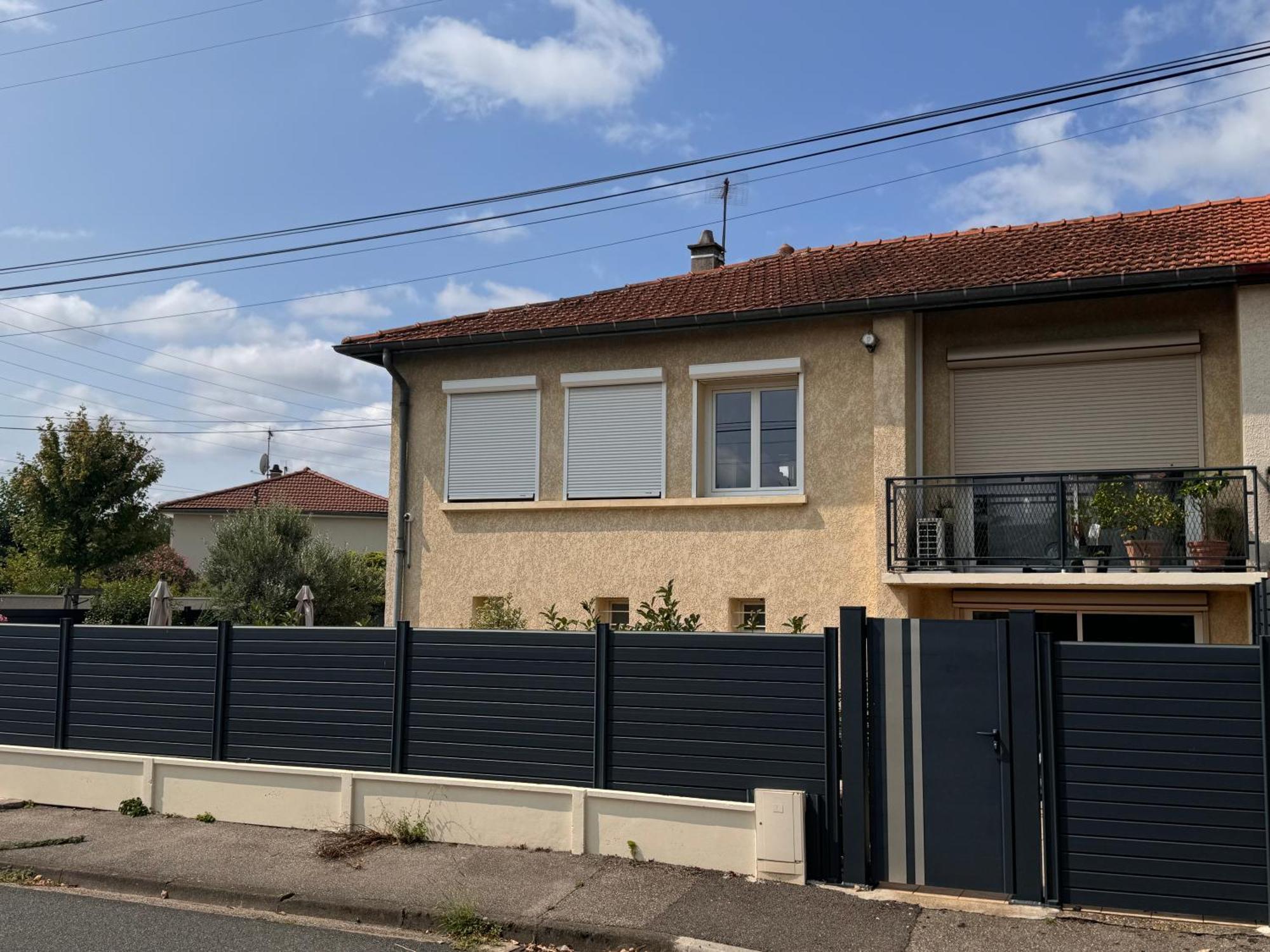 Appartement Au Calme Dans Maison En Rez De Jardin A 2,2 Kms Du Groupama Stadium Et Salle Ldlc Arena Meyzieu